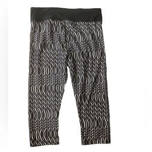 Under Armour Wms Sz Lrg Black White Geometric Swirl Compression Workout Leggings